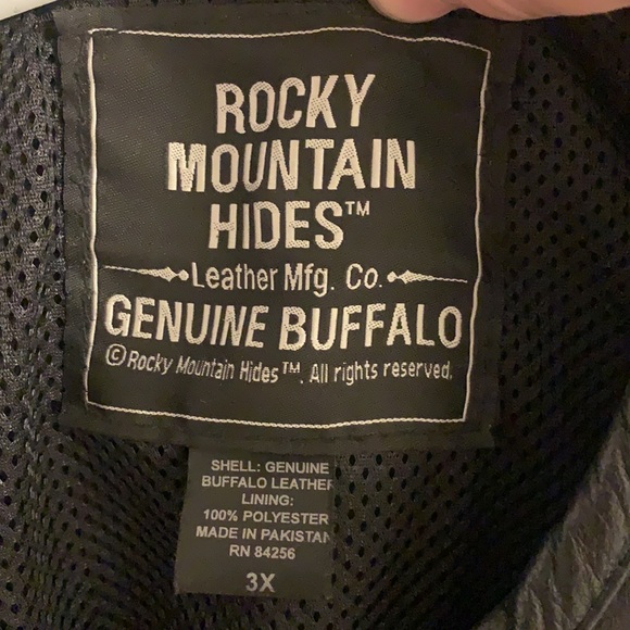 Black rocky mtn hides vest - Picture 2 of 3